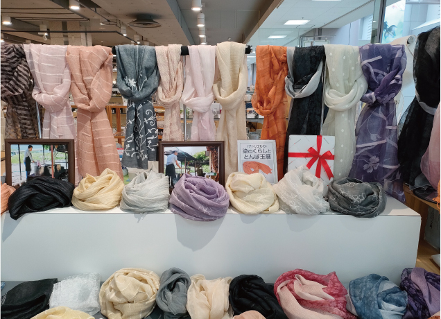 〈アトリエもの〉染めのくらしとトンボ玉展