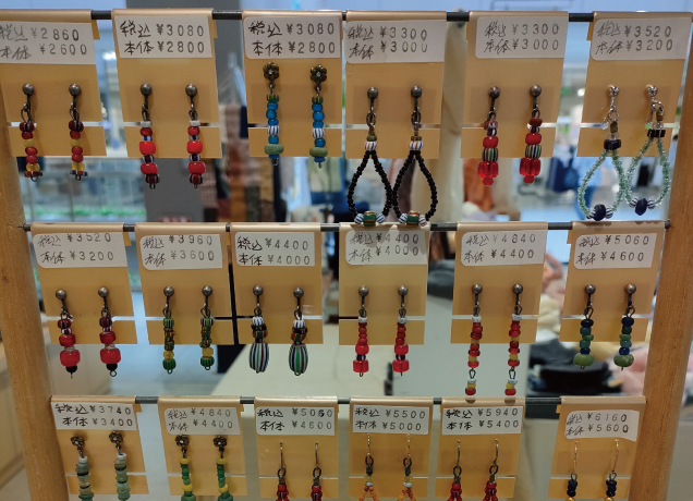 〈アトリエもの〉染めのくらしとトンボ玉展